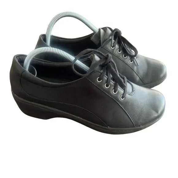 Clarks Collections Shoes Womens 7 M Low Sneakers Black Leather Wedge - Picture 2 of 6